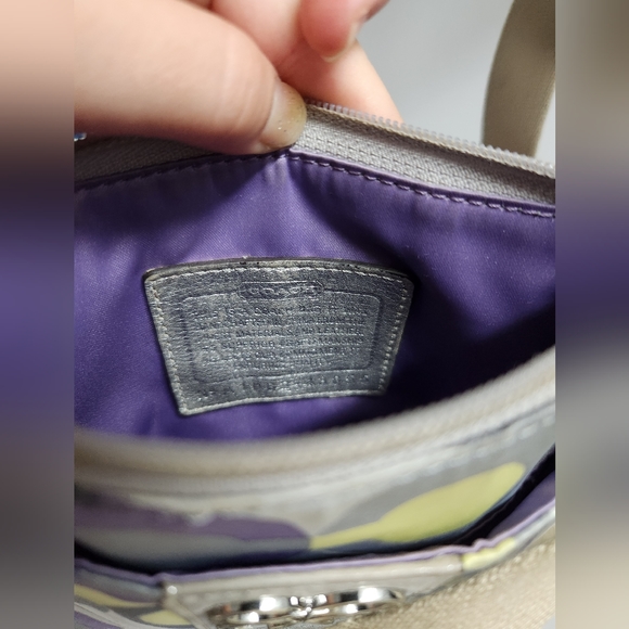 Coach shoulder pouch - Picture 3 of 3